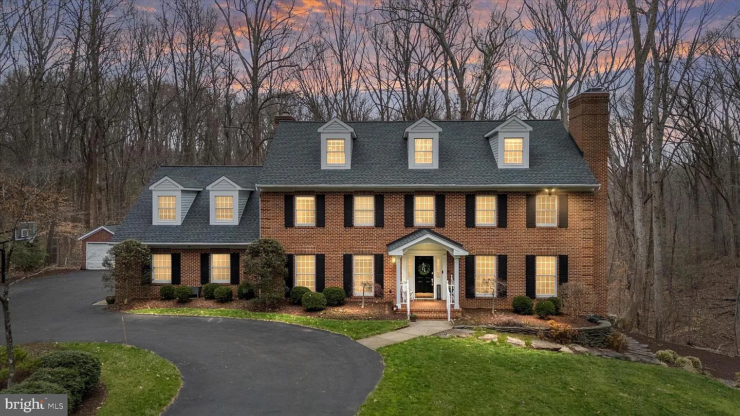 962 Coachway photo 1