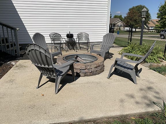 5th image of 147 Rolling Meadows Dr