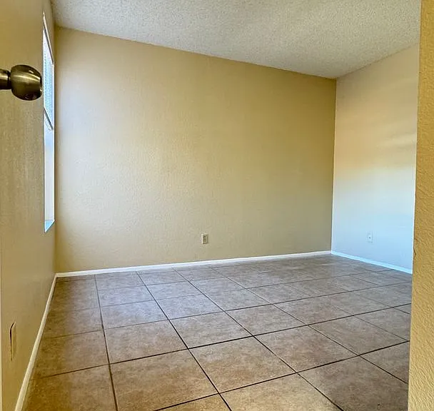1745 E Glenn St — Photo 5