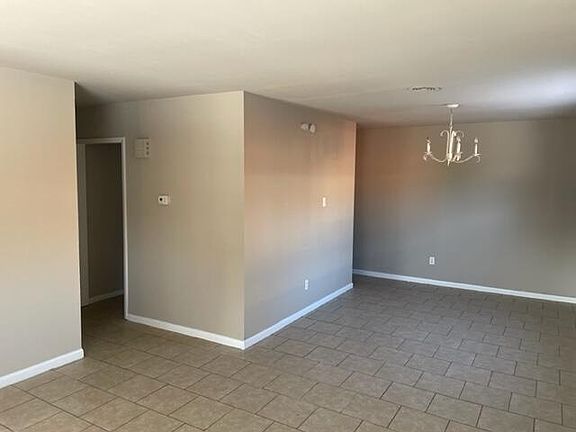 3rd image of 965 De Porres Ave
