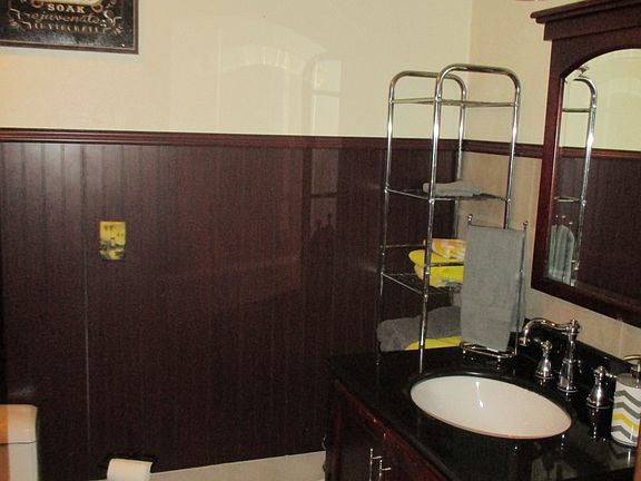 Guest bath upstairs tub/sh