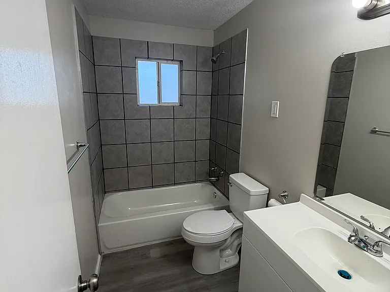 1812 Como St — Photo 12