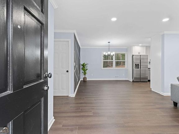 2nd image of 3986 Phylis Pl