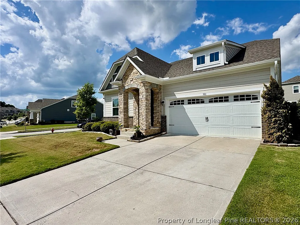4 bed, 3.0 bath, 2501 sqft, $2,900 — Photo 3