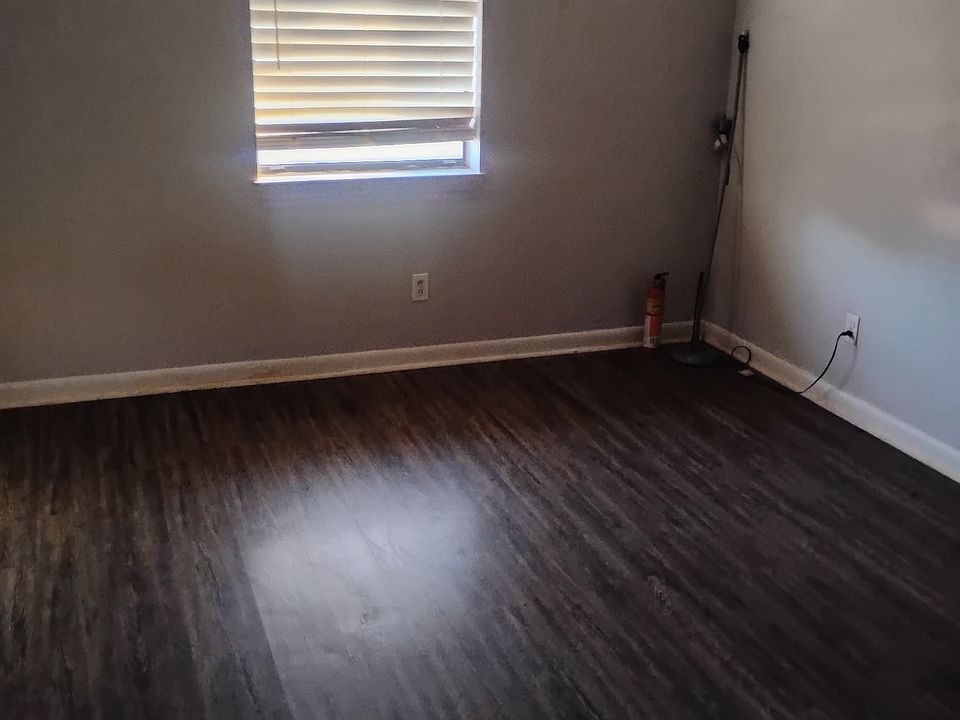 2nd image of 110 West Ave N APT 2
