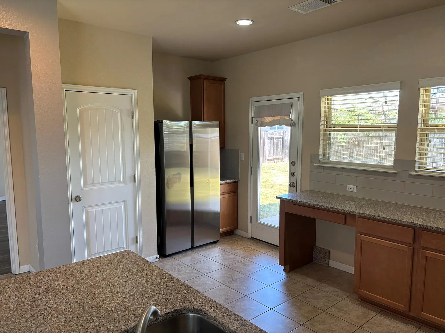 5 bed, 2.5 bath, 2505 sqft, $2,295 — Photo 4