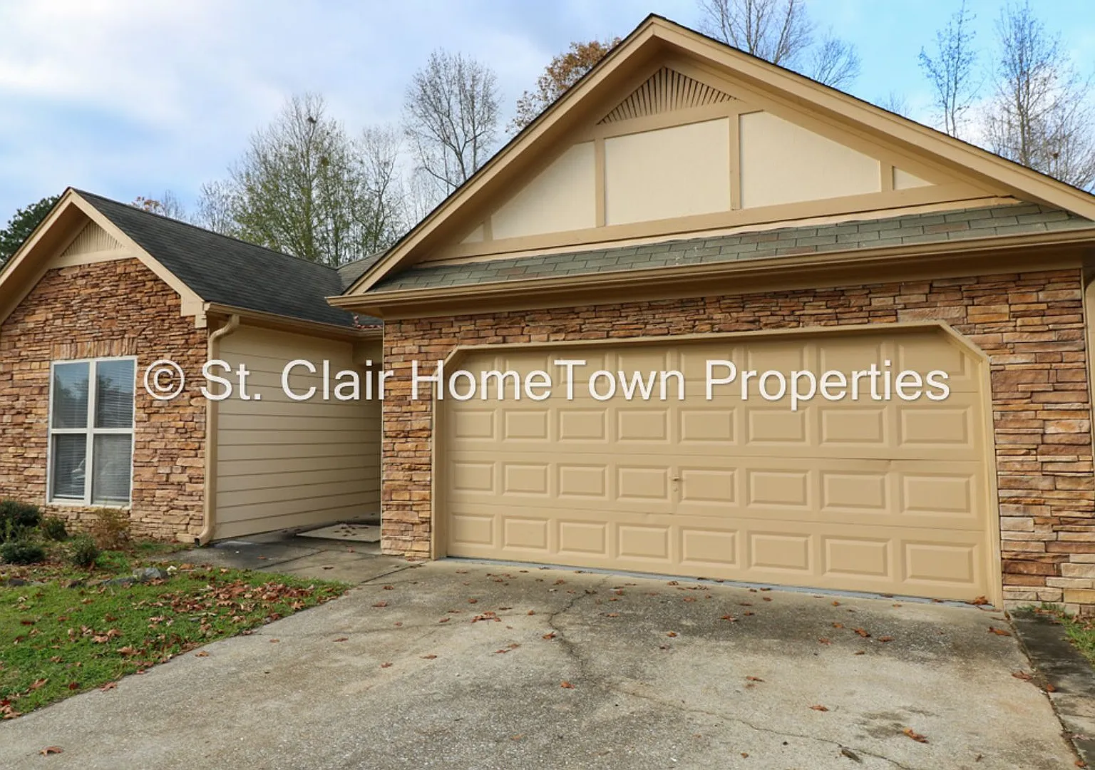 Family Home in Fox Hollow — Photo 2