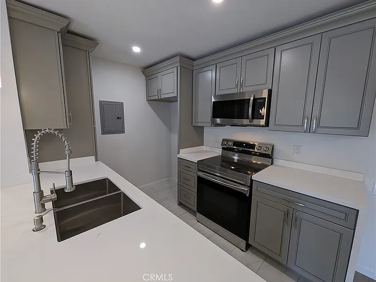 5460 White Oak Ave #G222 — Photo 5