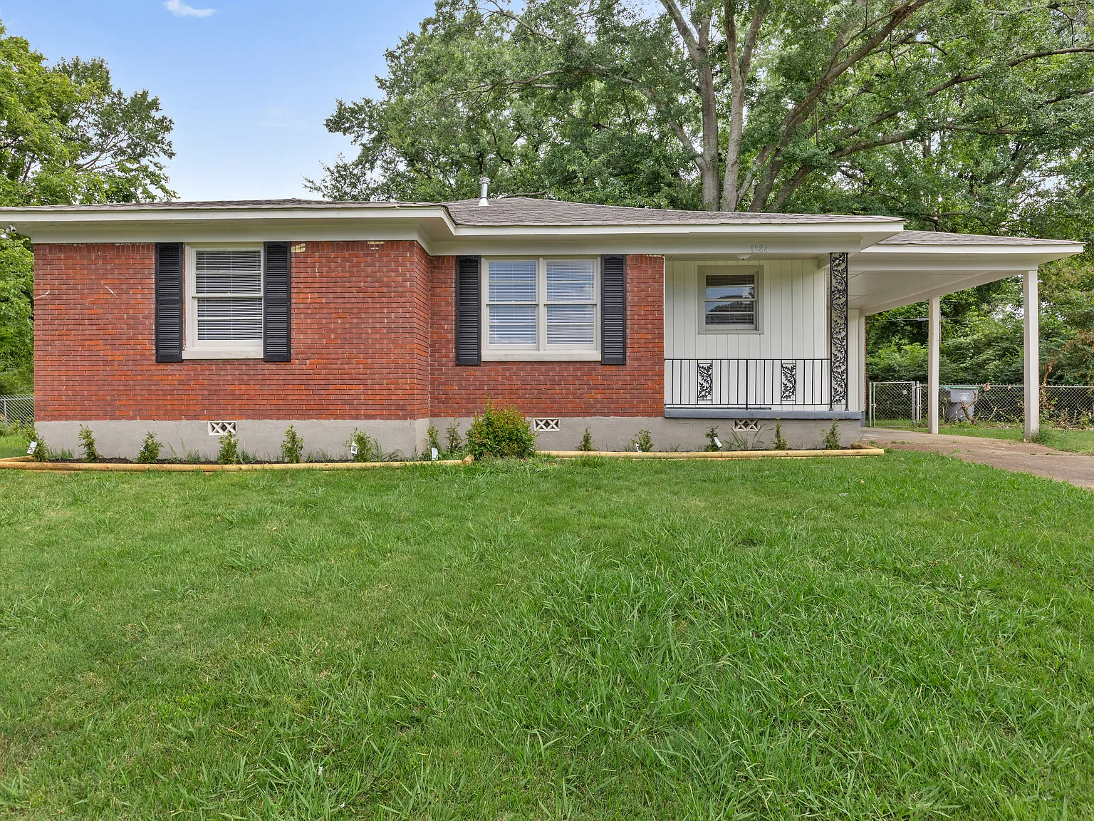 3 bed, 2.0 bath, 1331 sqft, $1,495 — Photo 3