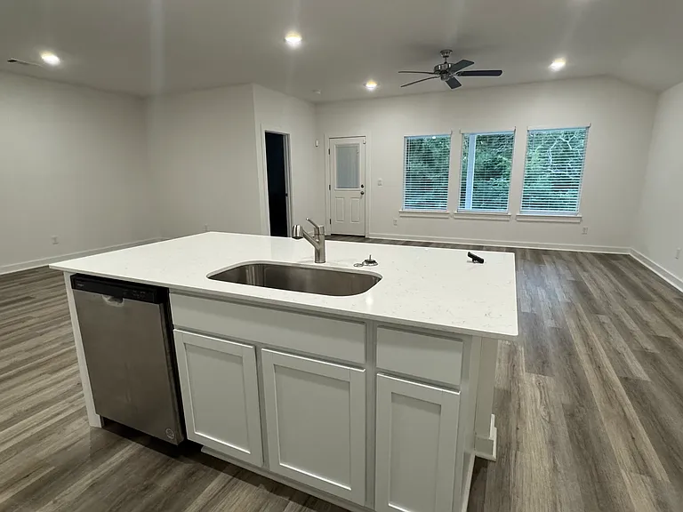 4340 Sloan Dr — Photo 3