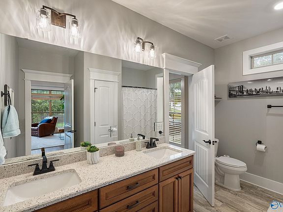 3rd image of 103 Forest Ridge Dr