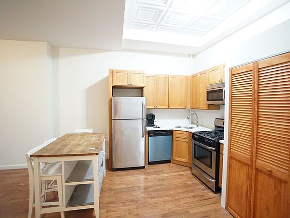 4th image of 75 Woodhull St #1B