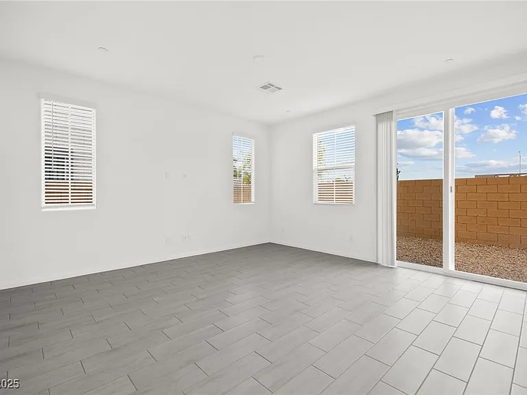 10140 Gabby Glen St — Photo 9