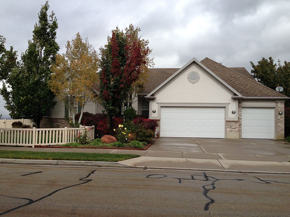1st image of 929 E Rocky Mouth Ln