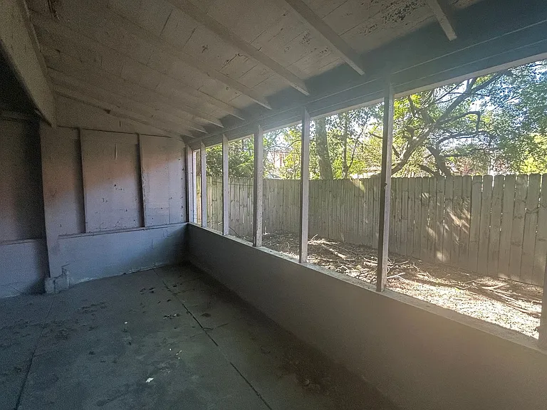 1108 S 1st St — Photo 14