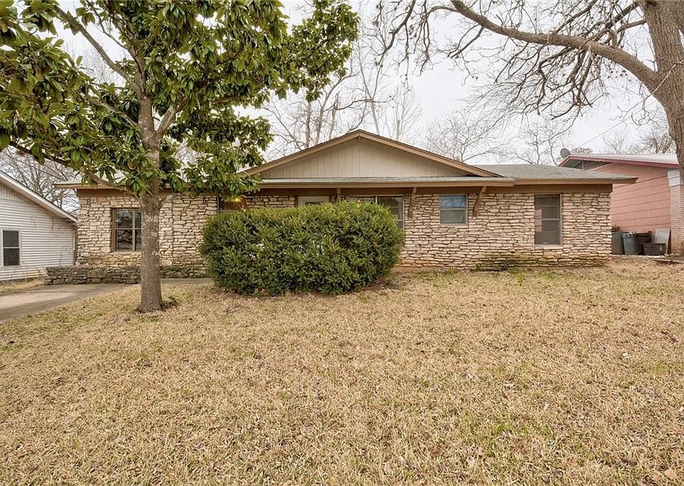 1st image of 2605 Little John Ln