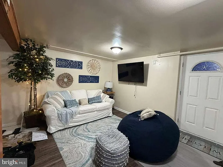 233 Molden Dr — Photo 6