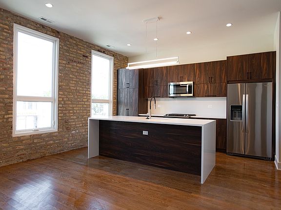 4th image of 2753 W Fullerton Ave #2A