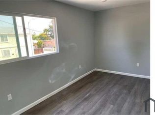1076 W 56th St, Los Angeles, CA 90037
