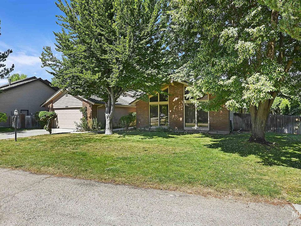 1st image of 4956 Riverfront Pl