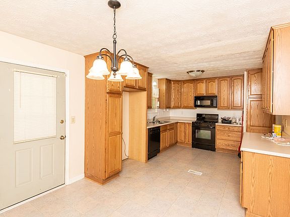 5th image of 893 Westgard Ct