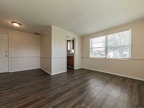 4th image of 907 Lake Jessie Dr #A