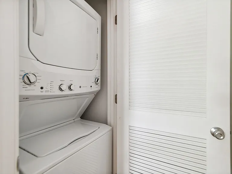Amhurst III Apartments — Photo 12