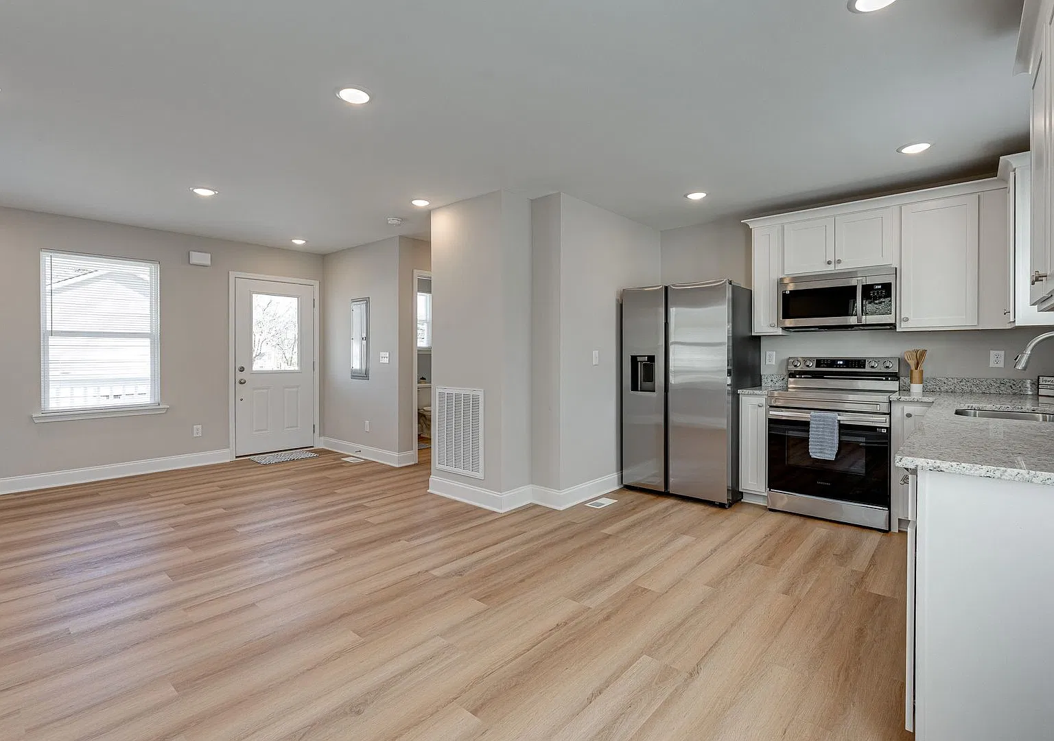 2 BR 1 BA house for Rent — Photo 4