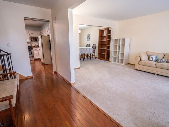5th image of 2663 Hawthorne Ave