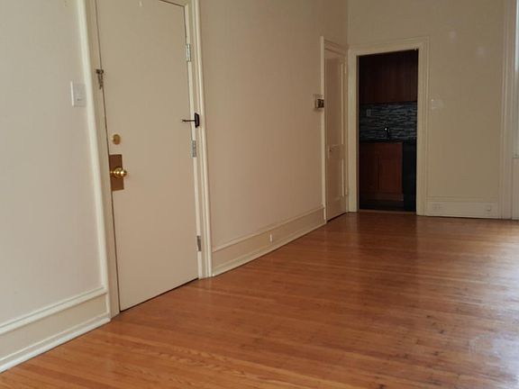 3rd image of 2433 Fairmount Ave #1