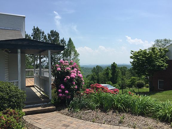 3rd image of 4141 Skyland Dr