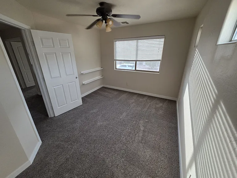 563 E Angeline Ave — Photo 11