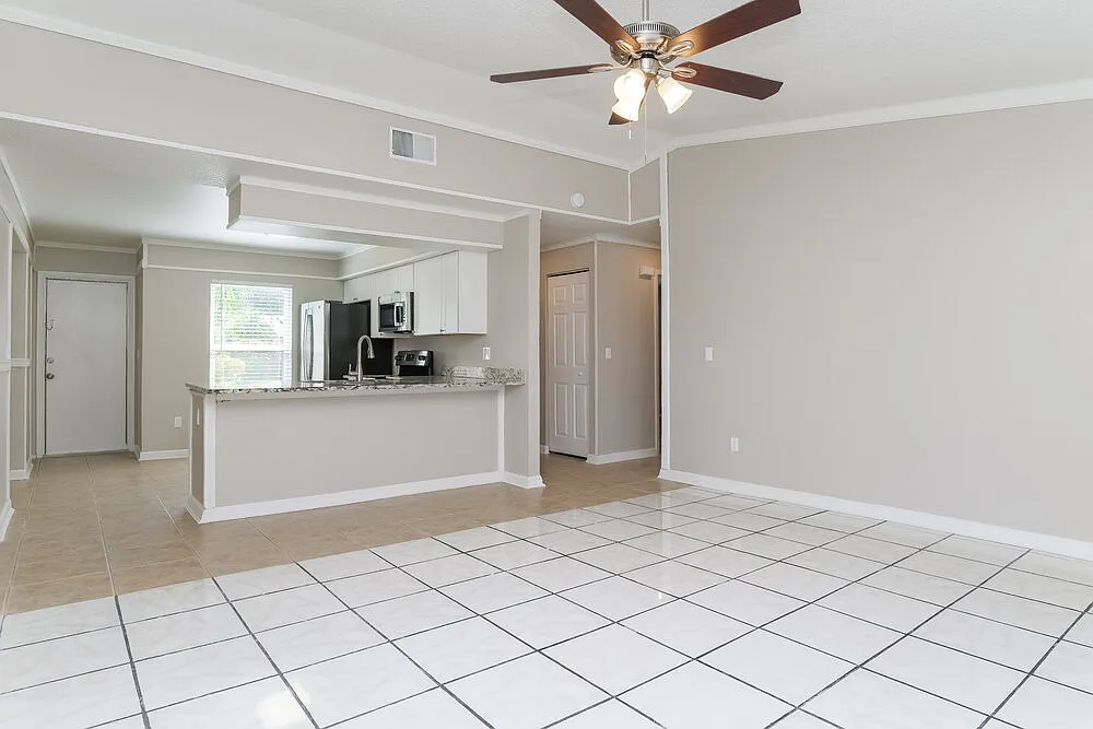 3 bed, 2.0 bath, 1263 sqft, $3,750 — Photo 4