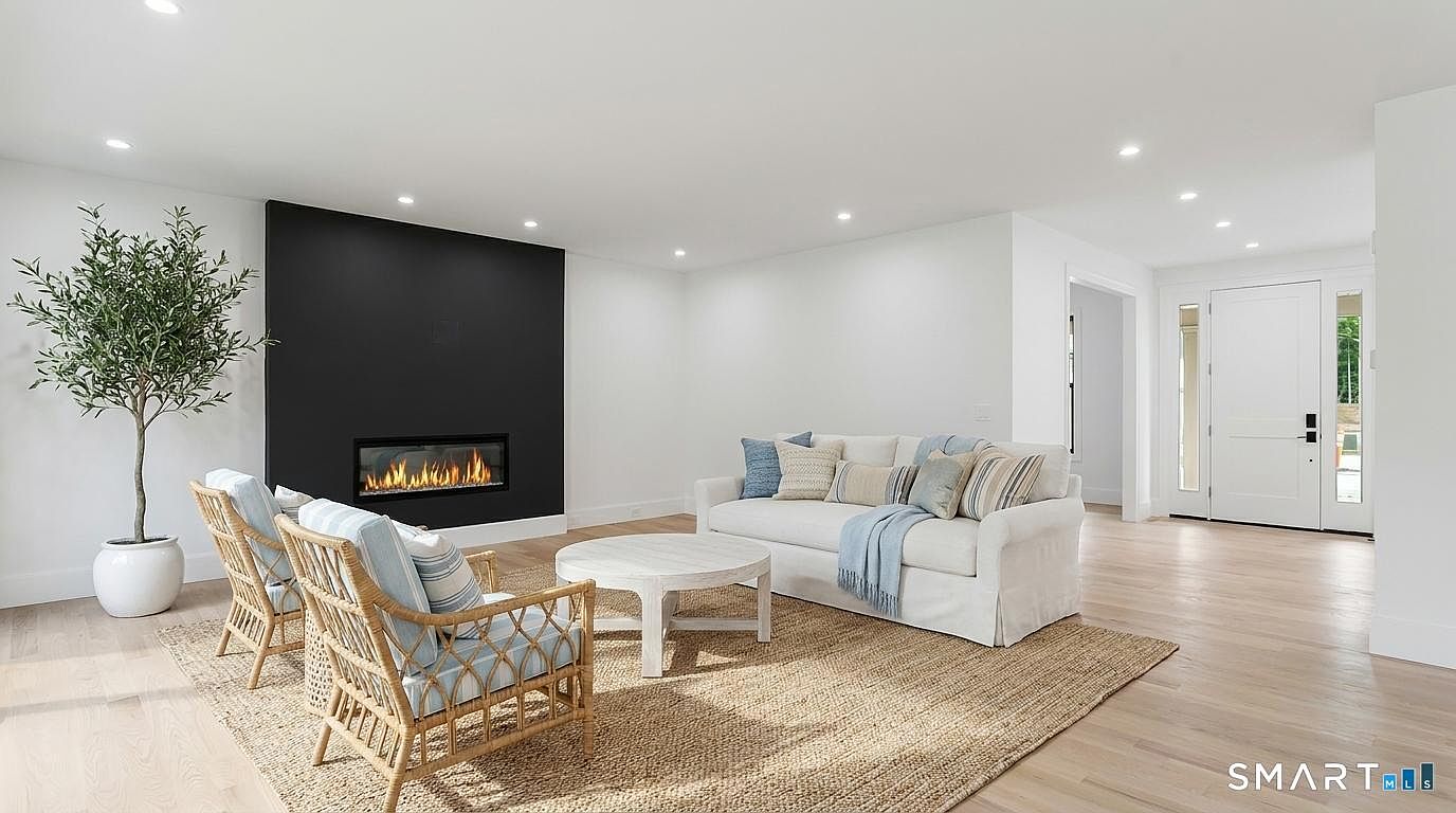 85 Oronoque Hills Road