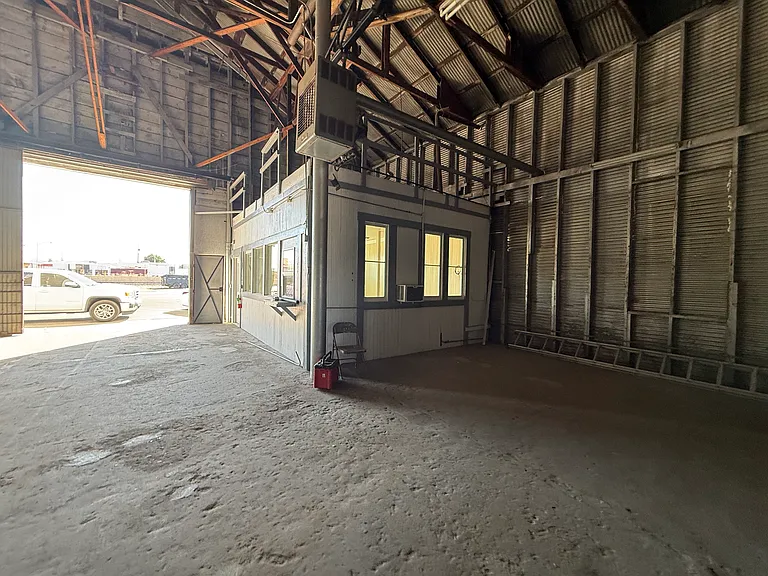 2031 W Front St — Photo 4