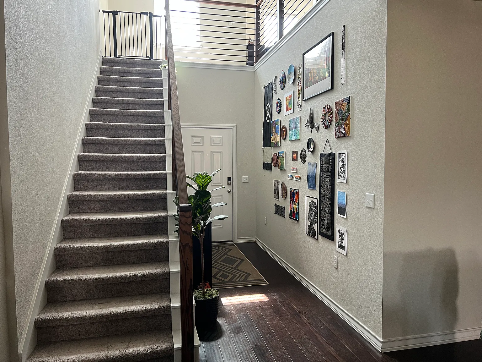 4 bed, 2.5 bath, 2400 sqft, $2,599 — Photo 4