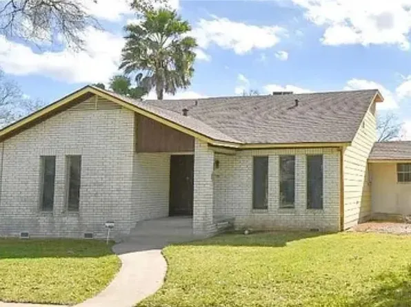 1707 E Virginia Ave, Victoria, TX 77901