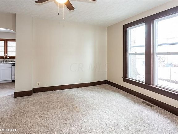 3rd image of 64 E Pratt St