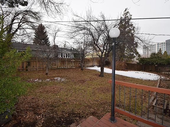 Deck has lighting too!!