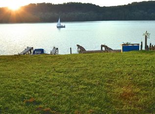 1312 Riverside Dr, Prospect, KY 40059