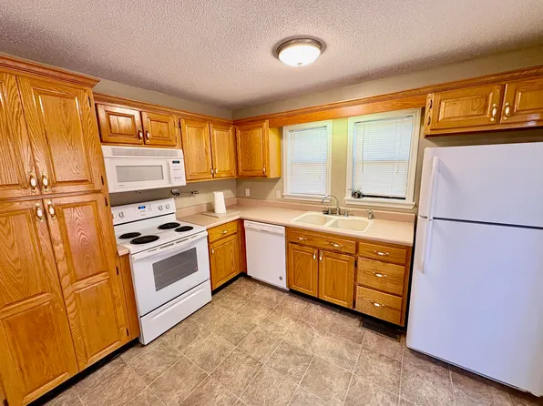 406 Hollywood Dr, Rossville, GA 30741