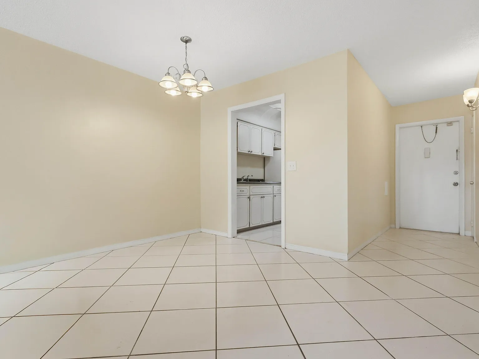 2 bed, 1.0 bath, 806 sqft, $1,600 — Photo 3