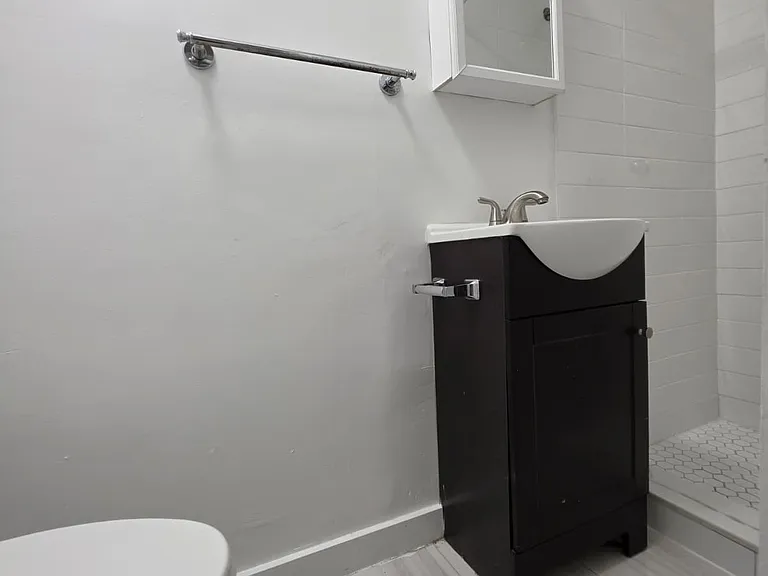 162 Sterling Ave #162D — Photo 4