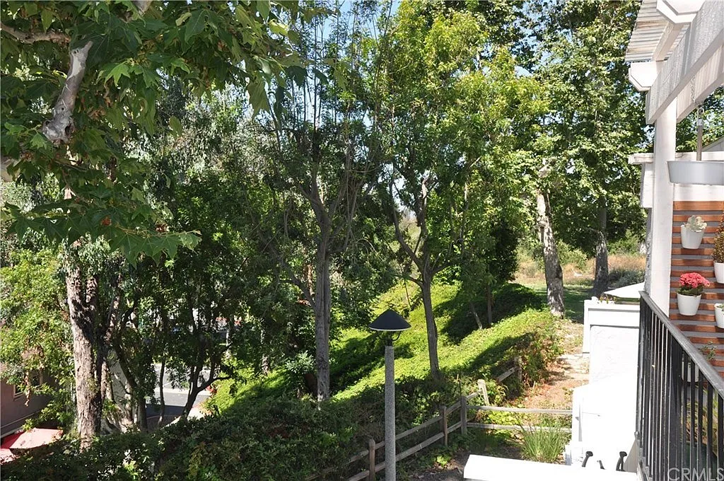 2 bed, 932 sqft, $1,300 — Photo 3