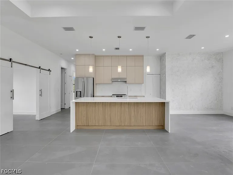 11153 Carnegie Ave — Photo 9