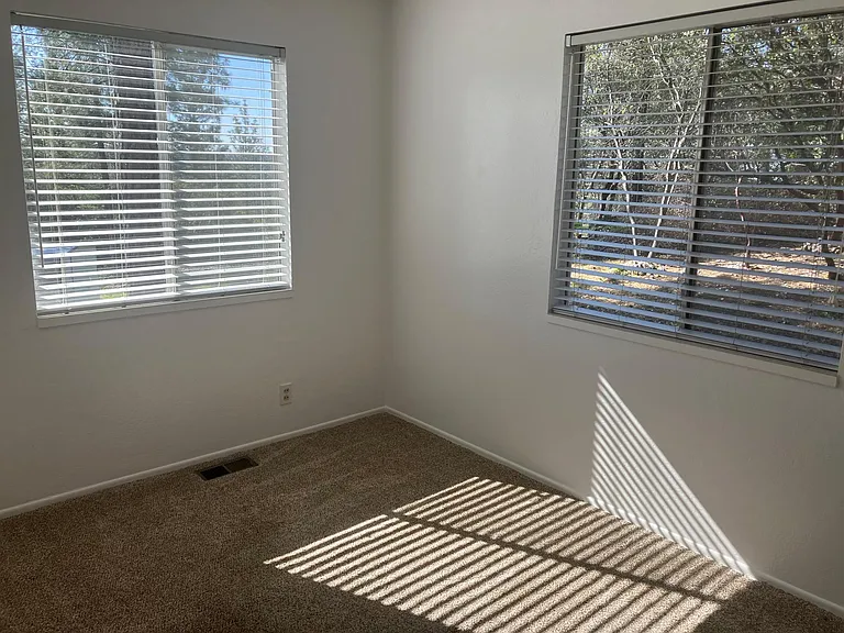 Northridge Dr — Photo 14