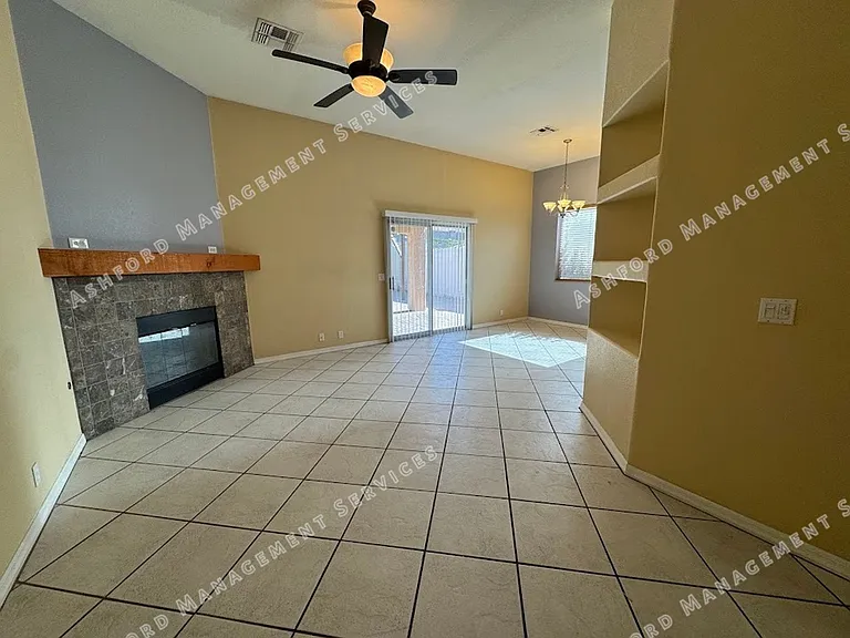 1510 E Charleston Ave — Photo 5