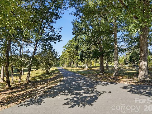 5th image of 244 Ruth Blvd