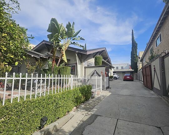 2nd image of 812 S Gramercy Dr #812