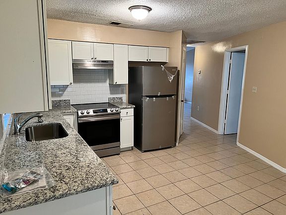 3rd image of 775 Lincoln Pkwy #775